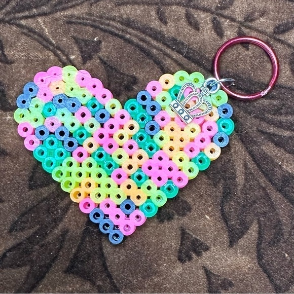 Heart Crown charm keychain handmade neon colors - Picture 3 of 4